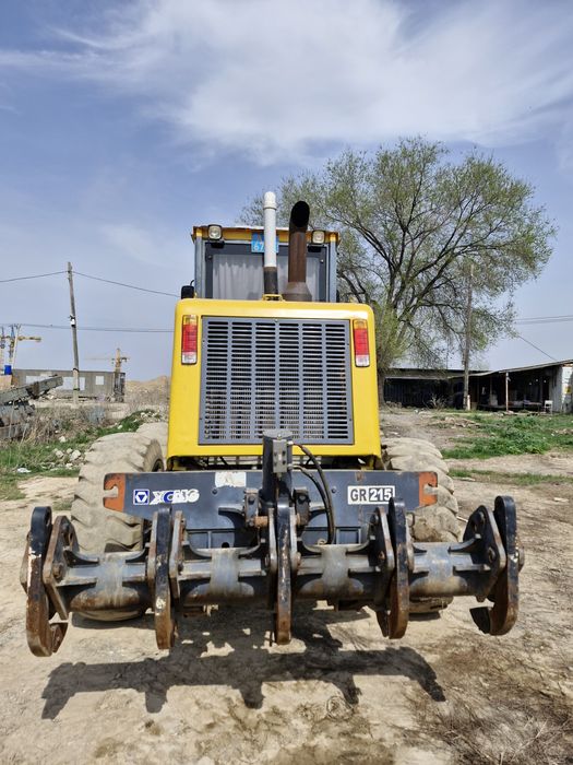 Продам автогрейдер XCMG 215G