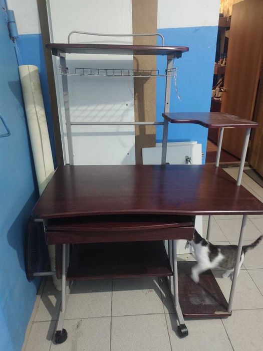 Отдам стол компьютерный рабочий бесплатно