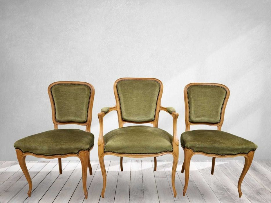 Масивна дъбова витрина със стъклени плотове в стил "ЛУИ XV"