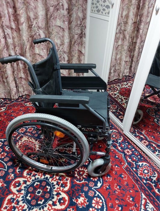 Продаю инвалидную коляску