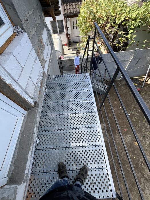 Scări zincate galvanizate