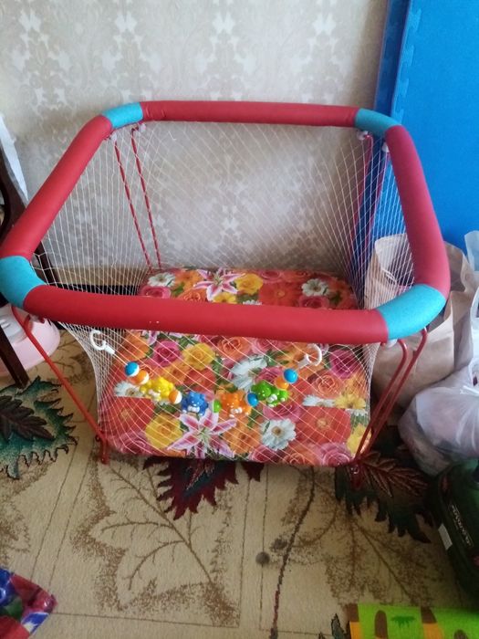 Продам игровой манеж.