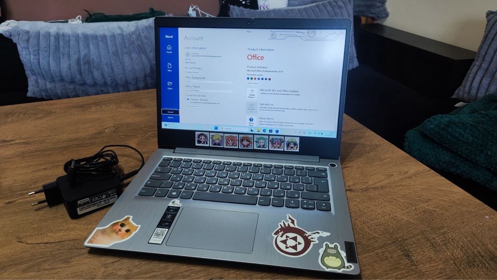 Лаптоп с Intel Core i3 (10th Gen) / Windows 11 Pro + Office