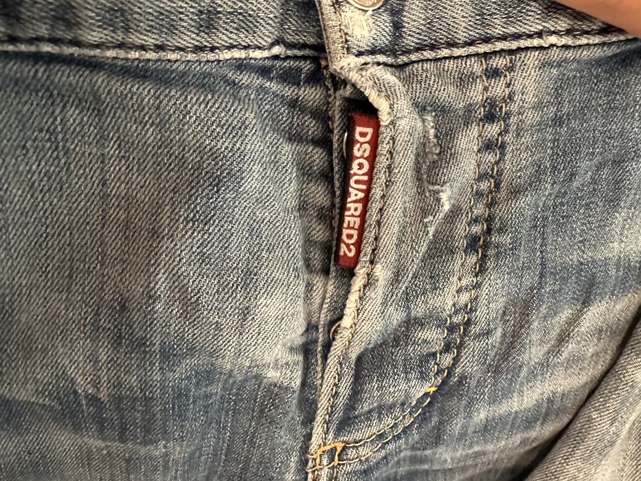 Super oferta !! Blugi de firma dsquared originali + cadou tricou