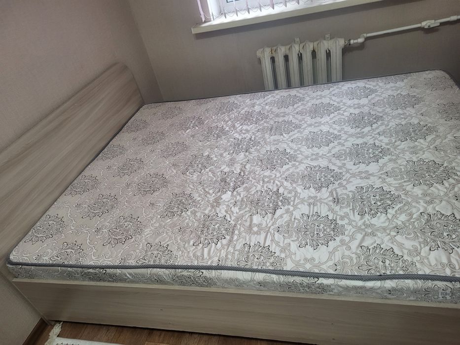 Продаётся двуспальная кровать