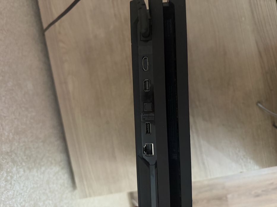 Plays station 4 pro 1tb