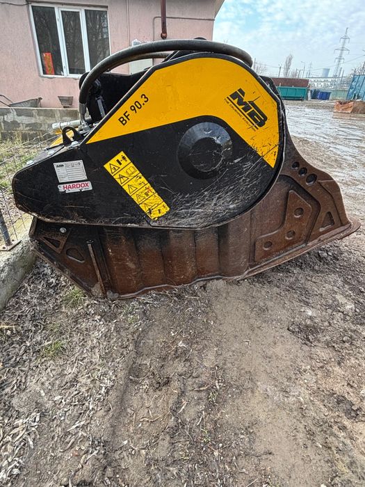 concasor cupa  BF 90 pentru excavator
