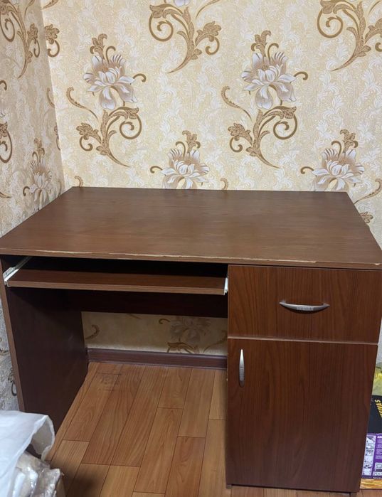 Письменный стол