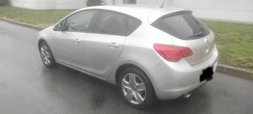 Vând Opel Astra j