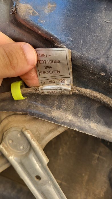 Продам передний правый дверь bmw e34