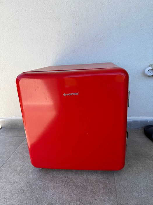 Mini frigider Vortex 47L rosu minibar