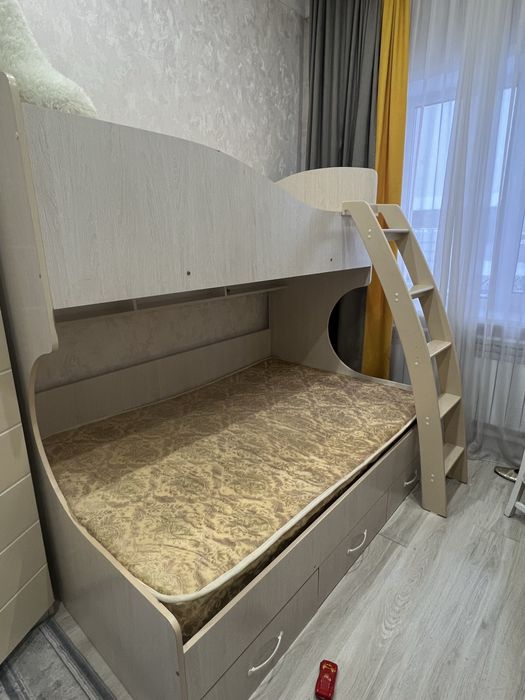 Продам двухэрусную кровать 160*180