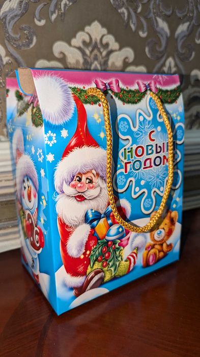 Новогодние подарочные коробки