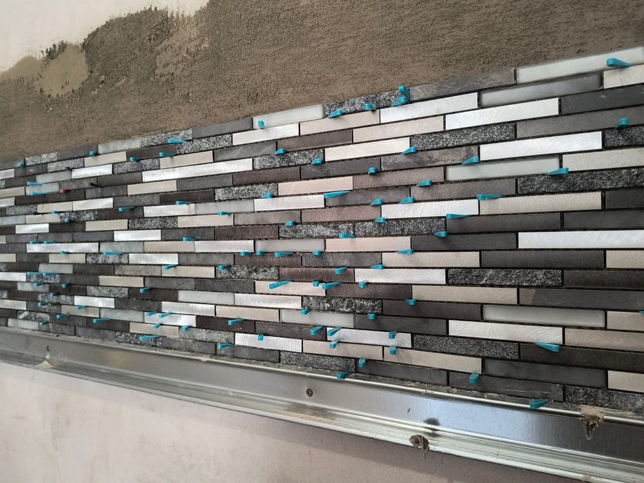 Meserias constructii efectuez lucrari in constructii  apartamente la cheie gresie faianta glet lavabila sape tencuieli etc.