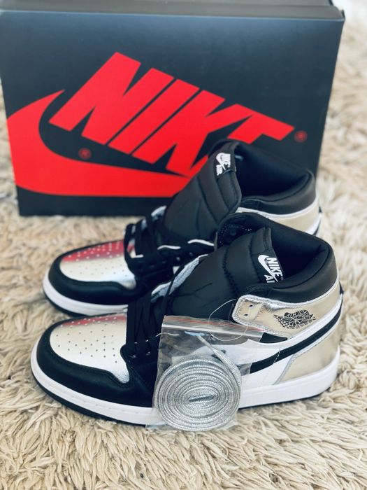 Air Jordan 1 Retro High Silver Toe Black Metallic