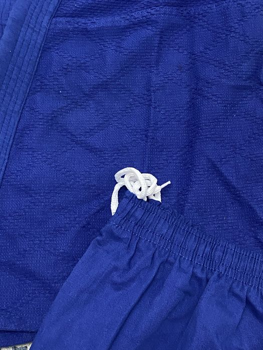 Продам кимоно с перчатками и шлемом