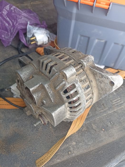 Продам оригинальный генератор на галант