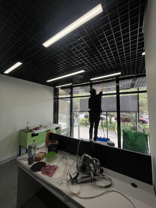 Установка подвесных потолков