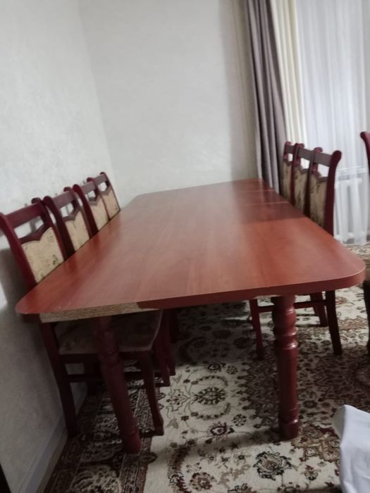 Продам хороший стол.