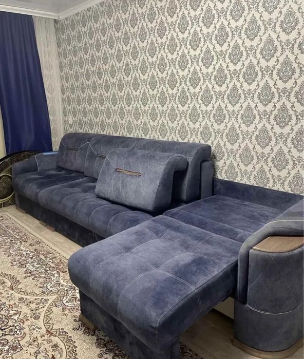 Большой раскладкой диван