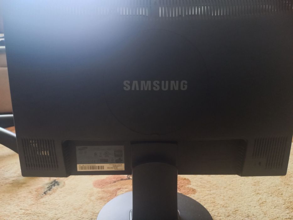 Монитор Samsung SyncMaster 2243NW 22" 1680x1050