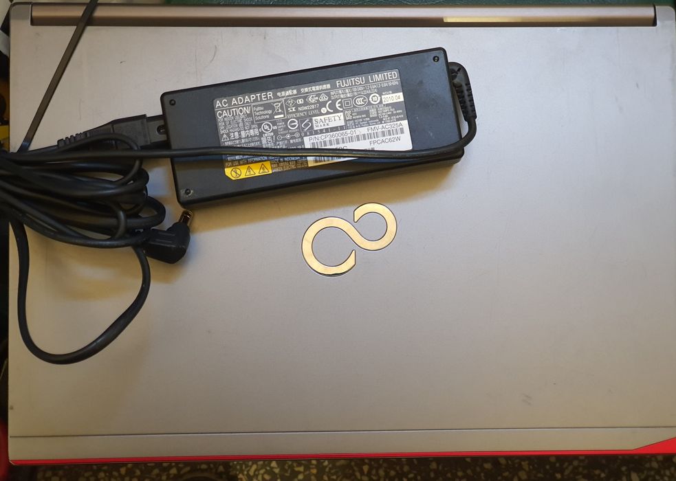 Laptop Fujitsu made in japan, i5 gen.6, 8gb ram, ssd256gb, dvd, fullhd