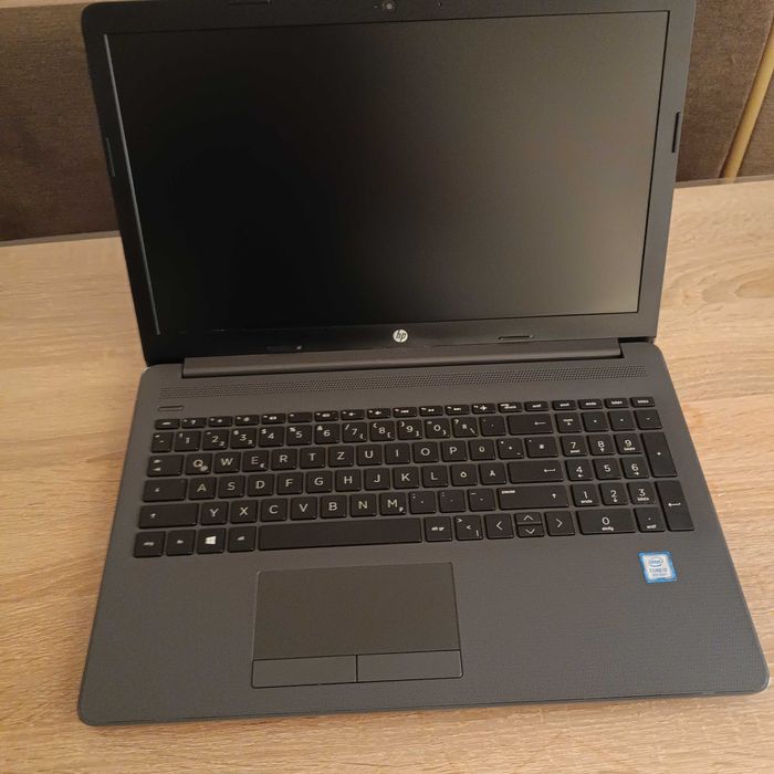Laptop HP..i3  gen 8 SI SSD. fhd