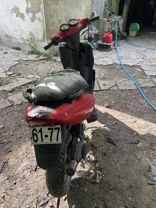 Продавам два скутера