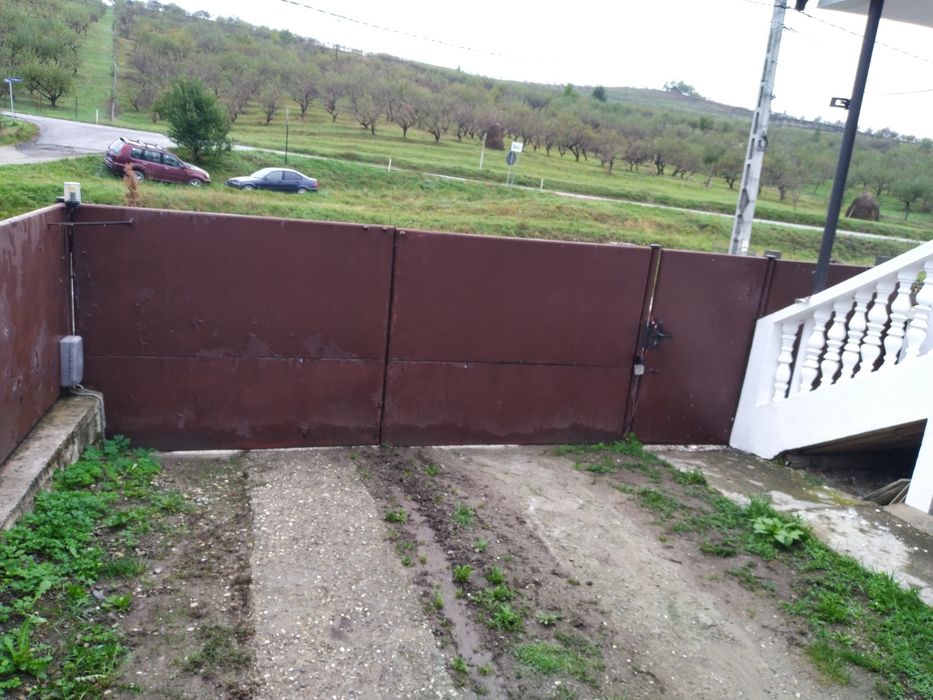 Porți fier cu sistem automat de deschidere