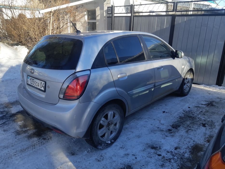 Срочно! Продам Kia Rio 2010 год