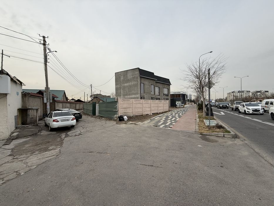 Продам землю 2.1 сотки в доль дороги