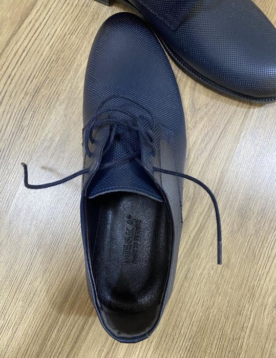 Тъмно син костюм