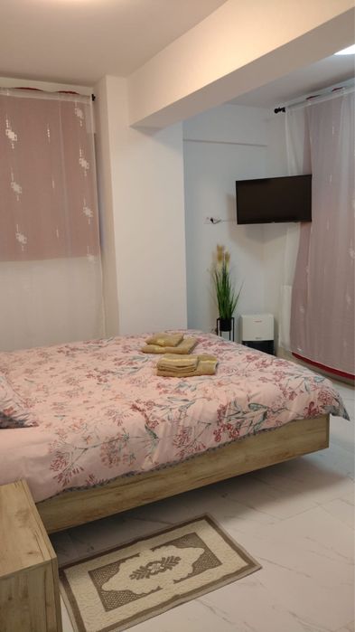 Inchiriez apartamet