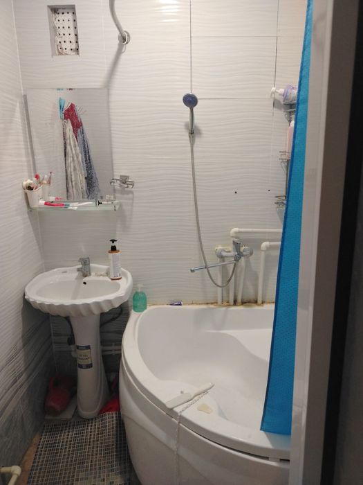 Жиззах шахар Микрорайон 3/2 да 3 хонали уй сотилади