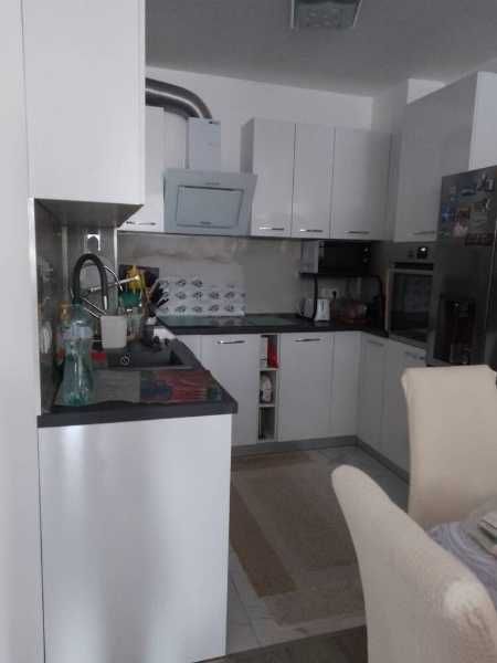 Продавам тристаен апартамент в Меден Рудник - снимка 2