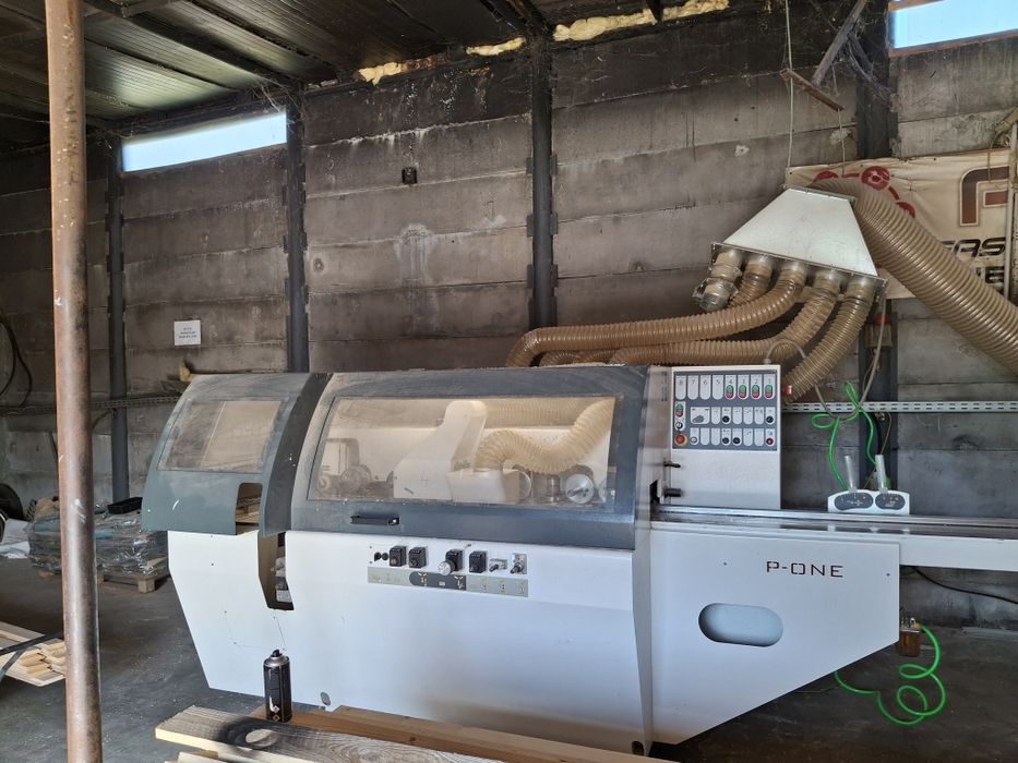 Mașina rindeluit la patru fete