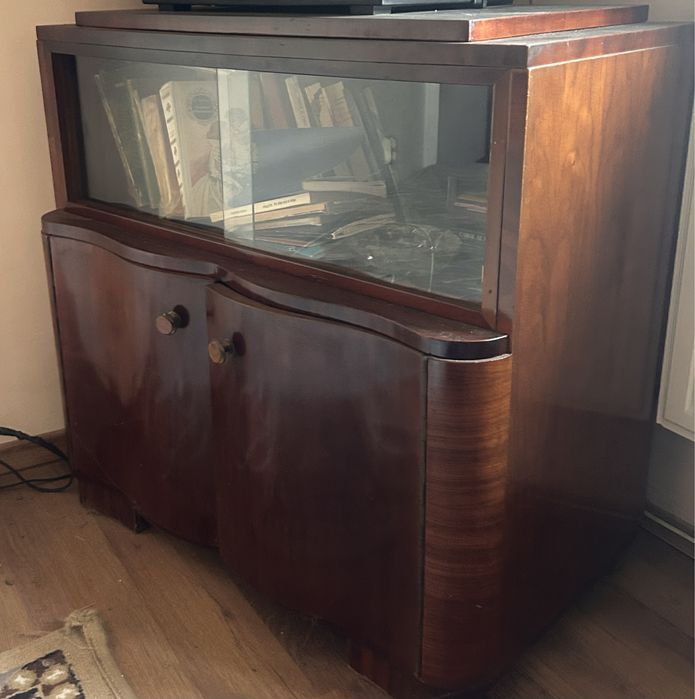 Mobila veche din lemn masiv