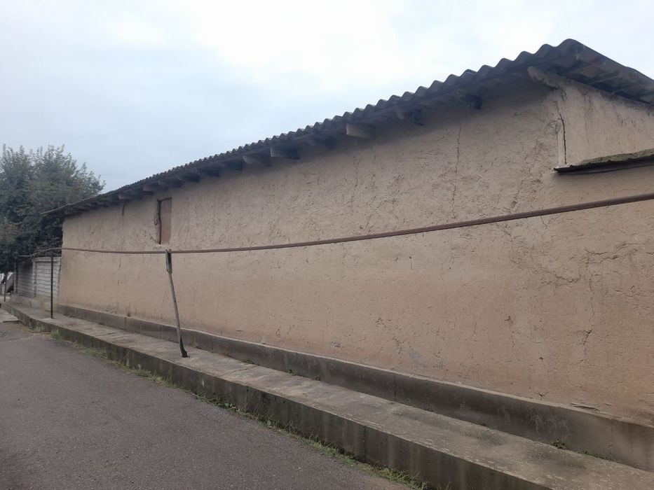 Чиноз Ер майдони, 5.9 сотих сотилади .Чиноз темир йул вогзали ёнида ма