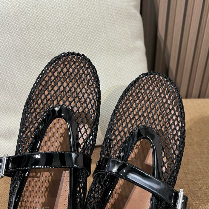 Balerini model Alaia