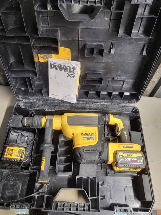DeWalt DCH614 54V pikamar SDS Max  in stare foarte buna