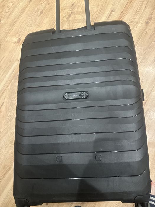 Невероятен  черен куфар на марката  Samsonite , модел 2026г.топ клас, с размери 80/50/30,стил