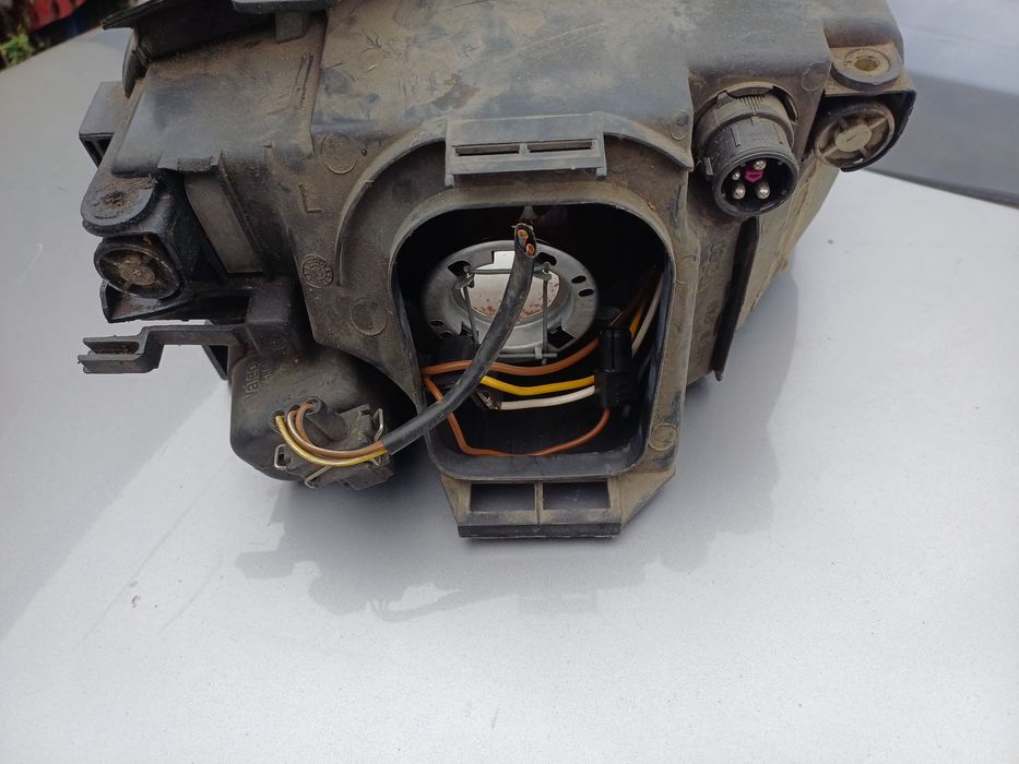 Ляв фар за ауди а4 б5 1997 година