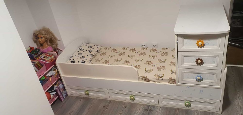 Бебешка детска кошара с люлеещ механизъм легло скрин и два матрака