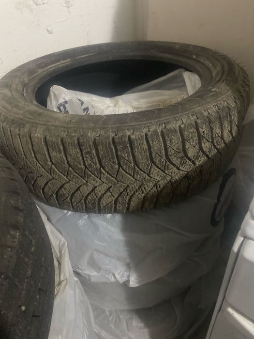 Продам шины на размер 17.  16.  15.