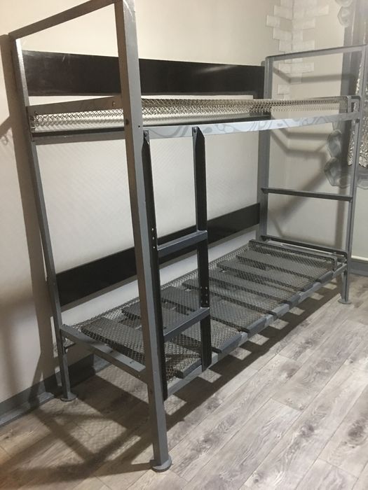 Двух ярусная кровать железная