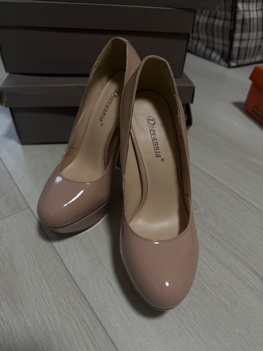 Продам туфли Djovannia 35 размер