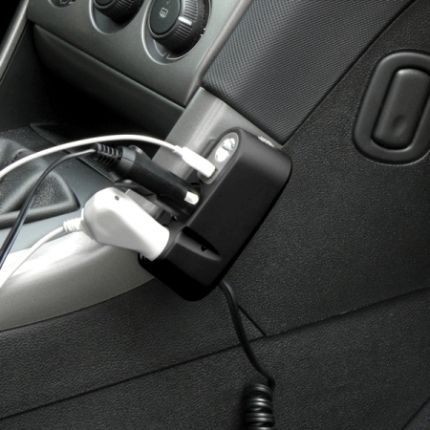 Priza auto dubla Carpoint cu 2 iesiri de bricheta 2 x 12 V max. 5A si 1 pentru USB 5V 1A si lumina