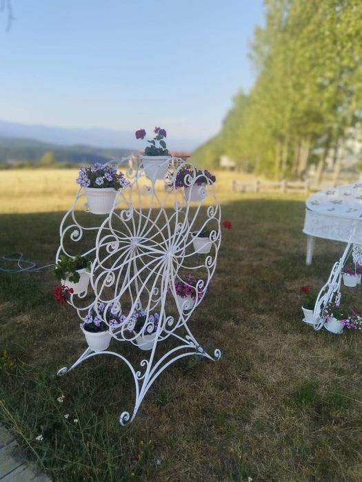 Цветарник за градинска декорация ръчна изработка