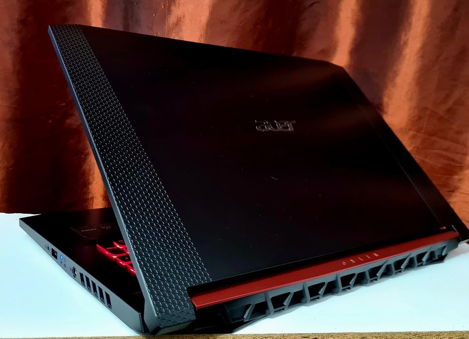 Laptop Gaming Acer Nitro cu ecran mare   si Video RTX