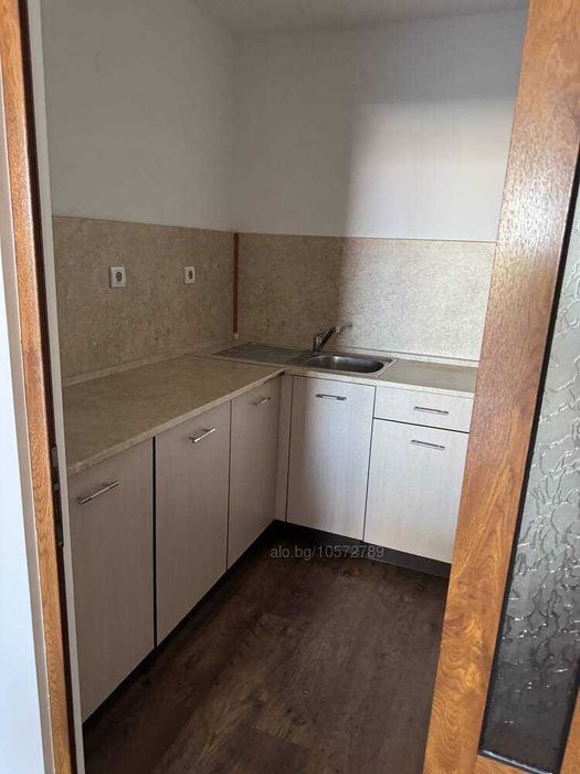 Офис в супер център с битов ток